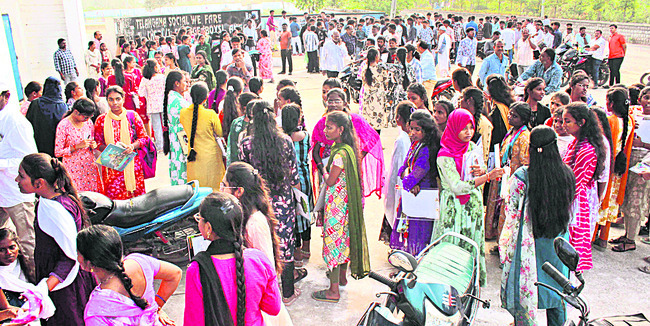 ఇంటర్‌ పరీక్షలు షురూ..1