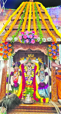 రాజాధిరాజ వాహనంపై నృసింహుడు 1