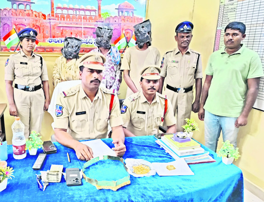 నకిలీ బంగారం ముఠా అరెస్ట్‌1