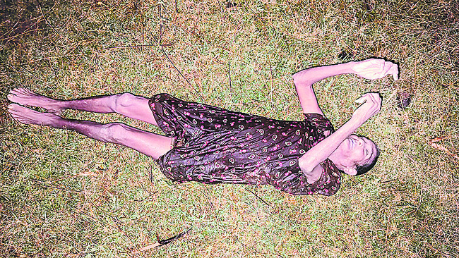 విద్యుత్‌ స్తంభం పడి  సైక్లిస్టు మృతి 2