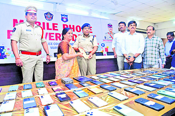 చైన్‌ స్నాచర్‌గా మారిన లైన్‌మన్‌ 
1