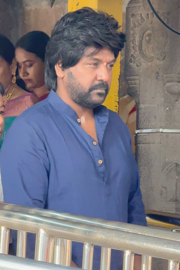 Actor And Choreographer Raghava Lawrence And Family Visited Tirumala Photos2