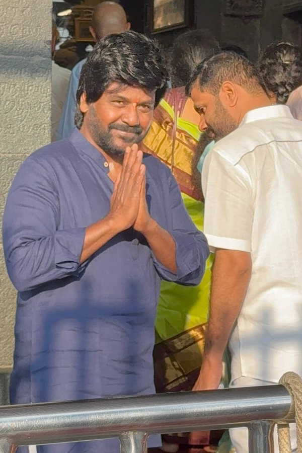 Actor And Choreographer Raghava Lawrence And Family Visited Tirumala Photos3