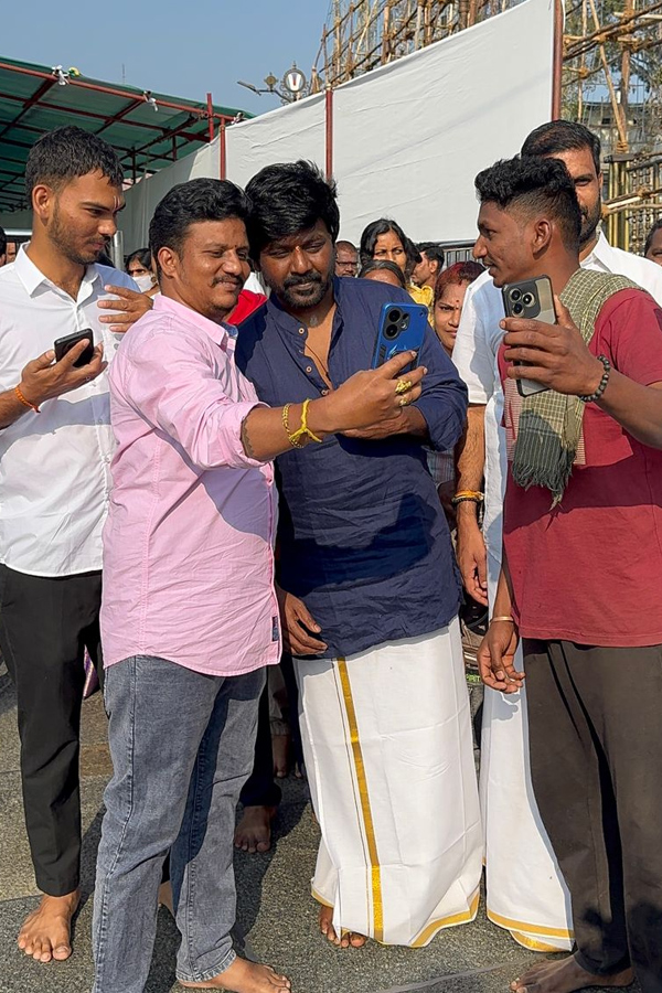 Actor And Choreographer Raghava Lawrence And Family Visited Tirumala Photos8