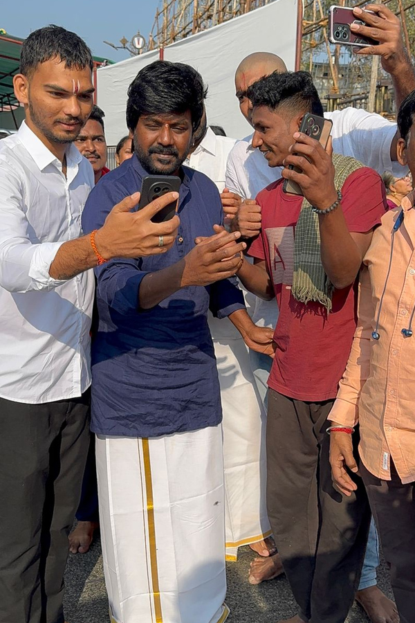 Actor And Choreographer Raghava Lawrence And Family Visited Tirumala Photos9
