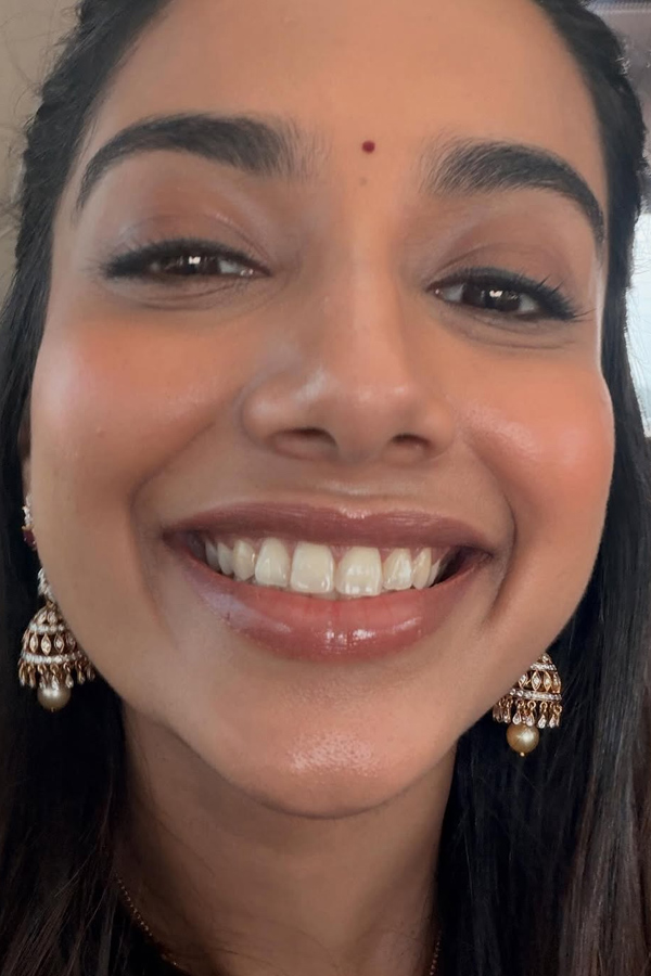 Actress Meenakshi Chaudhary Funniest Moments Photos8