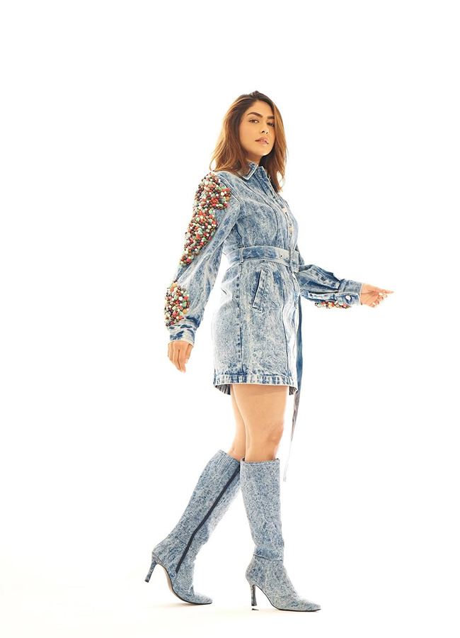 Actress Mrunal Thakur Mumbai Memories10