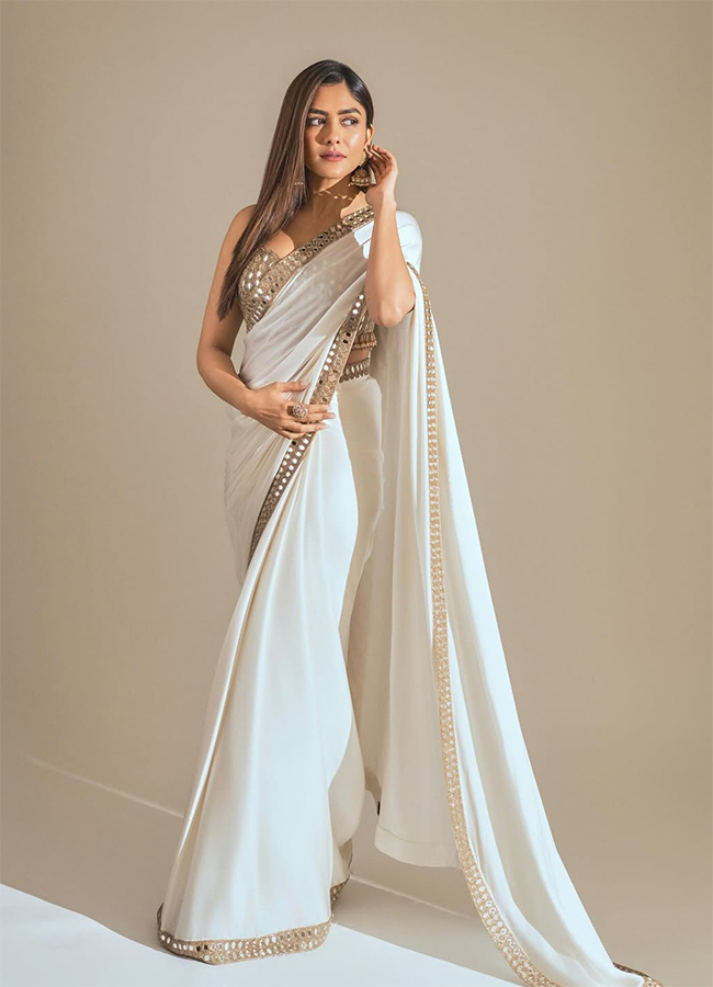 Actress Mrunal Thakur Mumbai Memories7