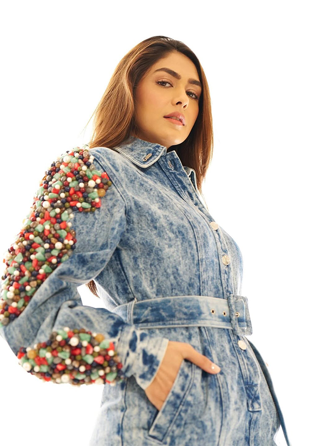 Actress Mrunal Thakur Mumbai Memories9