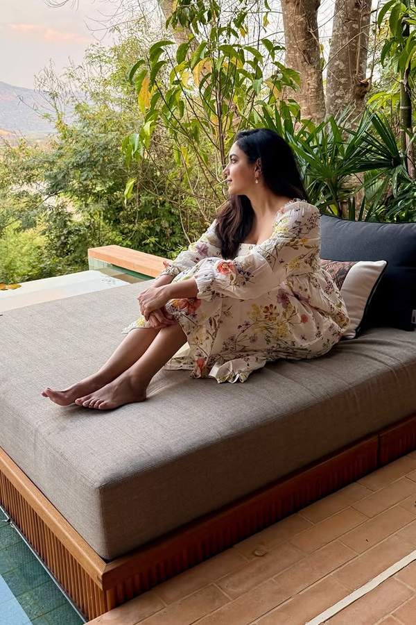 Actress Ritu Varma Enjoying Vacation In Thailand With Family Photos6