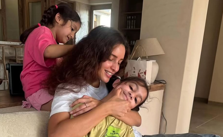 Actress Tripti Dimri BIrthday Celebrations Photos4