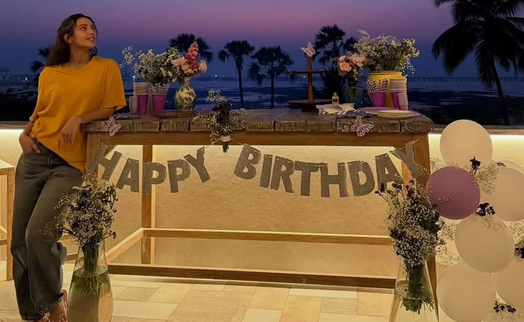 Actress Tripti Dimri BIrthday Celebrations Photos6