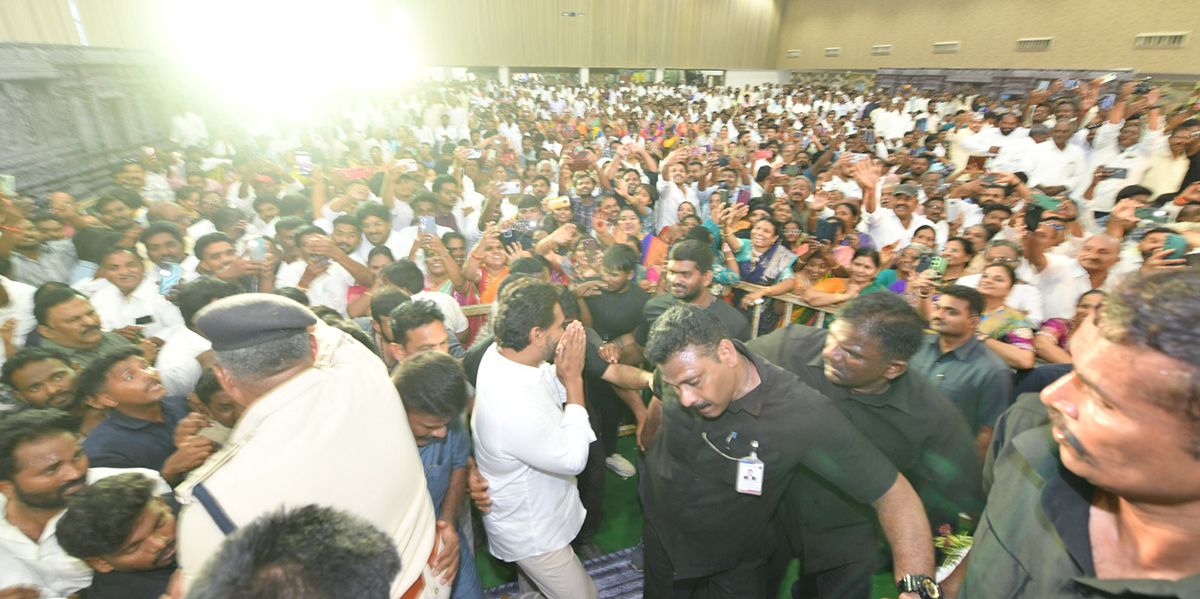 YS Jagan Receives Grand Welcome At Nellore Tour15