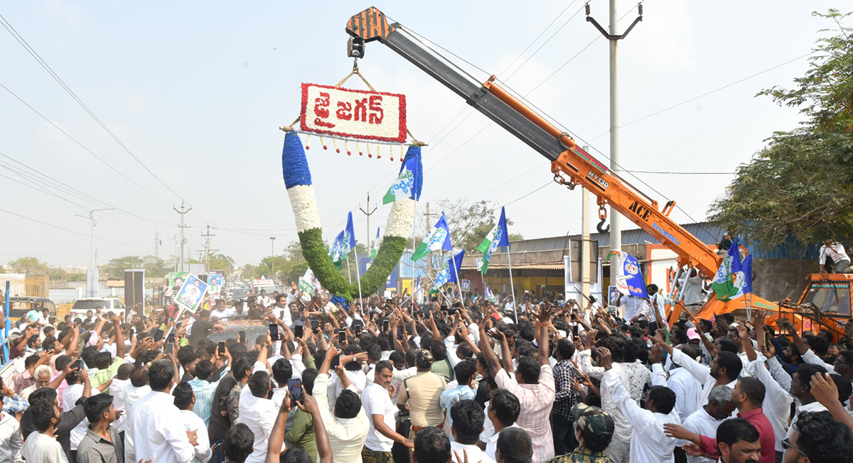 YS Jagan Receives Grand Welcome At Nellore Tour20