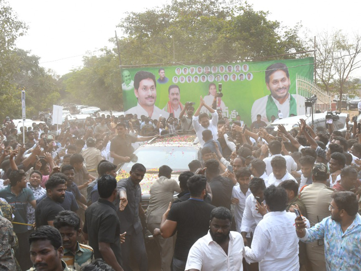 YS Jagan Receives Grand Welcome At Nellore Tour27