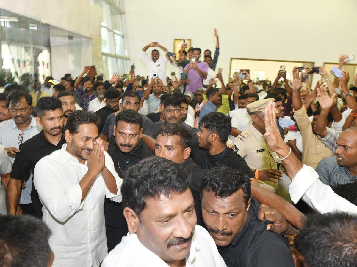 YS Jagan Receives Grand Welcome At Nellore Tour3