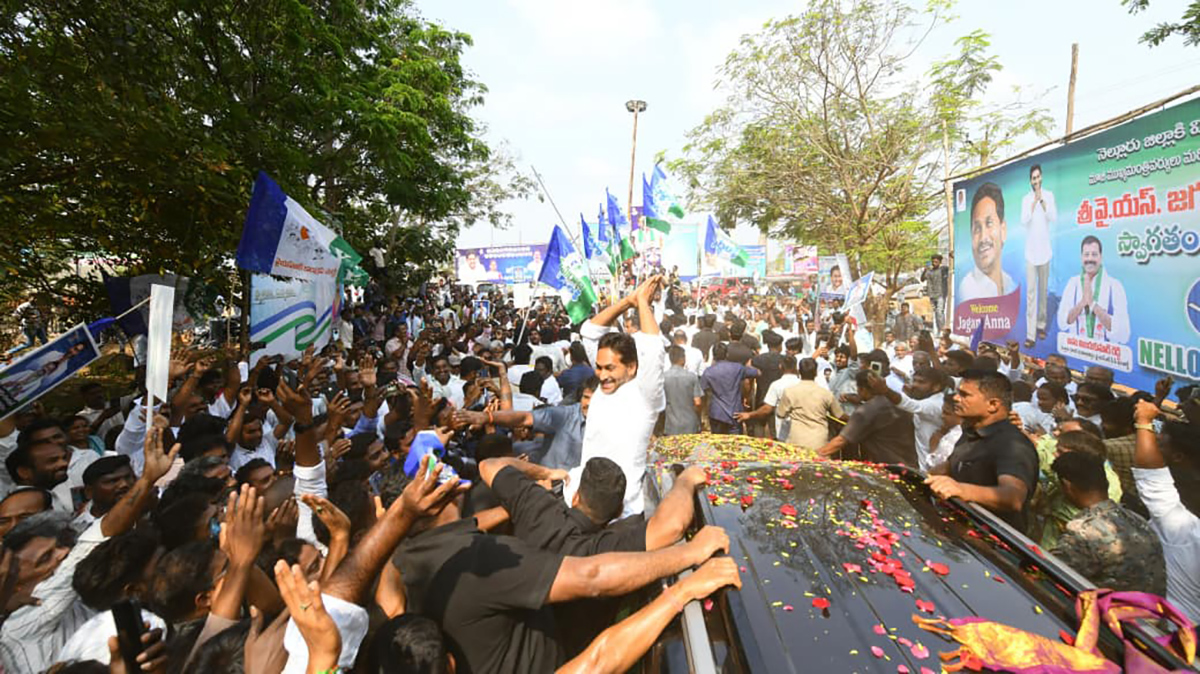 YS Jagan Receives Grand Welcome At Nellore Tour35