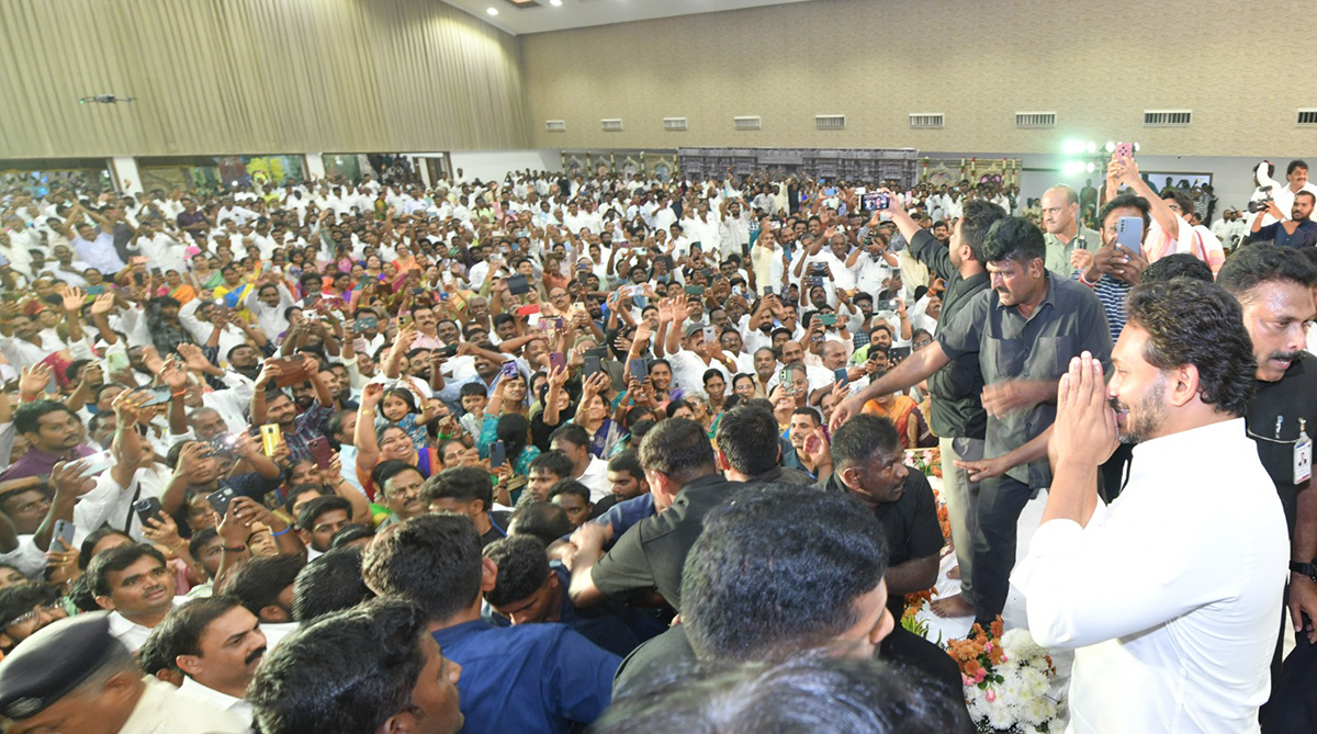YS Jagan Receives Grand Welcome At Nellore Tour4
