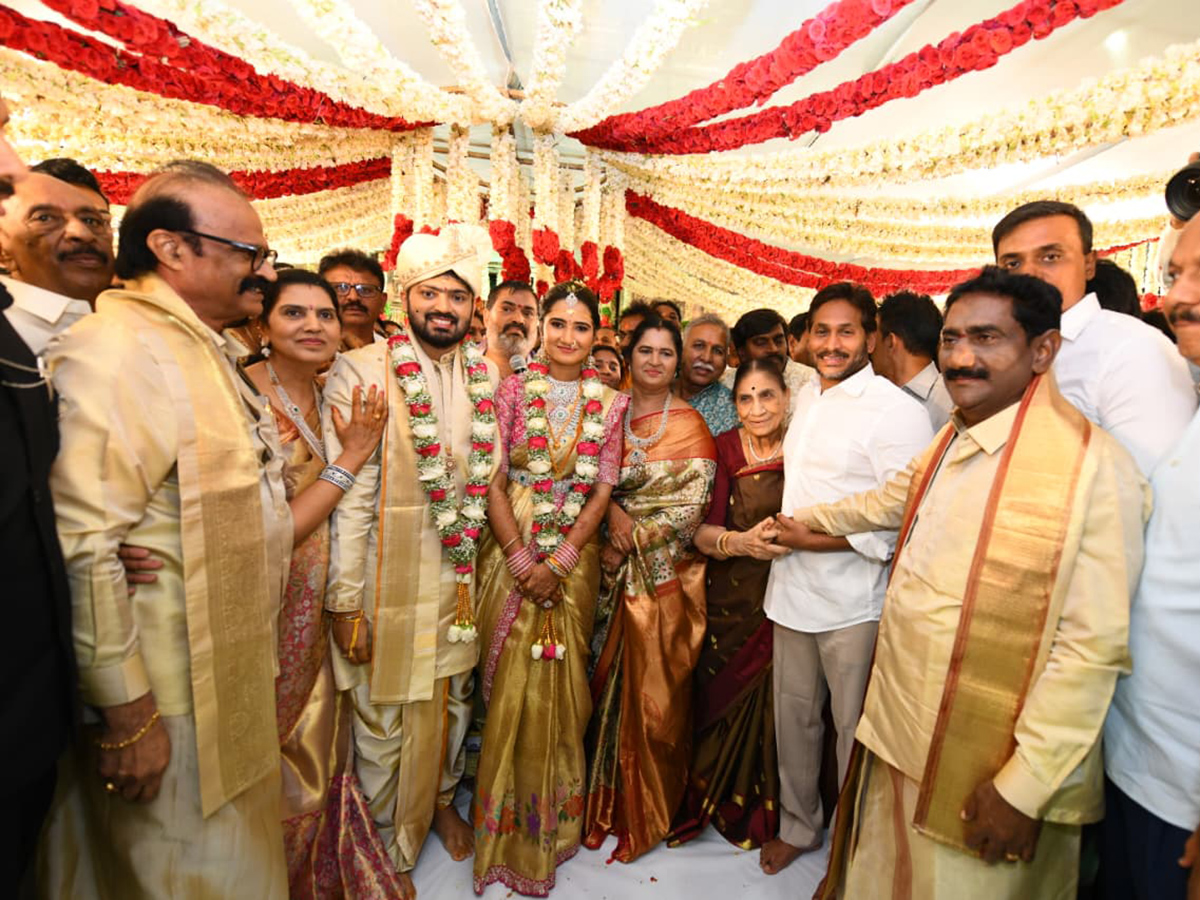 YS Jagan Receives Grand Welcome At Nellore Tour5