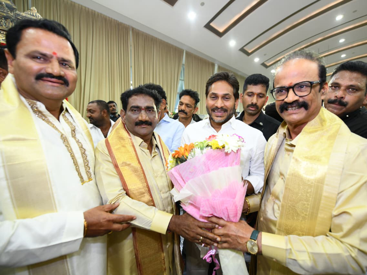 YS Jagan Receives Grand Welcome At Nellore Tour6