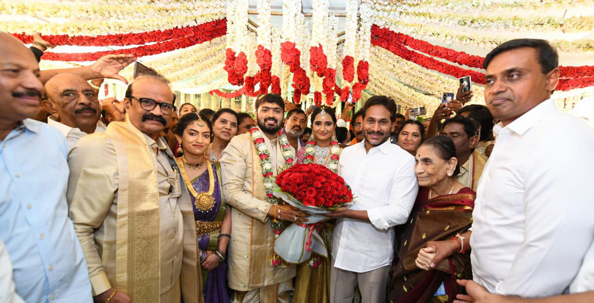 YS Jagan Receives Grand Welcome At Nellore Tour7