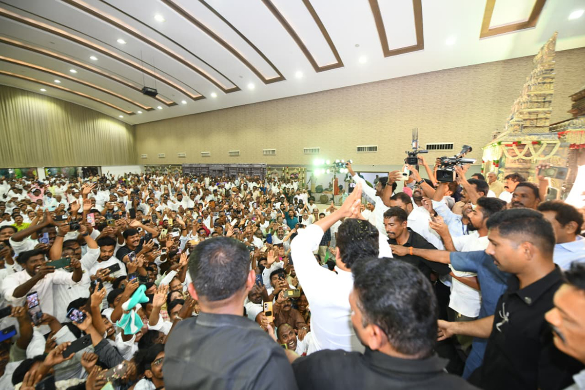 YS Jagan Receives Grand Welcome At Nellore Tour8