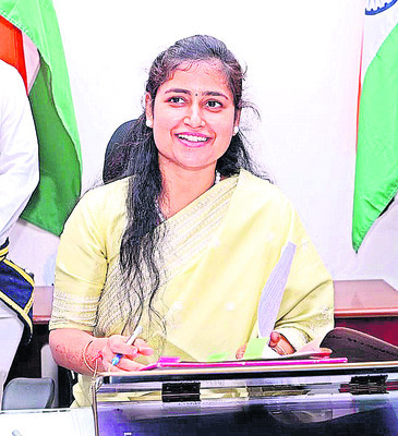 చాహత్‌ బాజ్‌పాయ్‌ వివరాలు..5