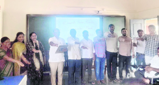 పీఆర్సీ ప్రకటించాలి 
1