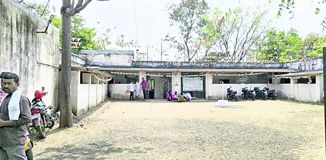 ● అద్దె ఇళ్లలో కొనసాగుతున్న  తహసీల్దార్‌ కార్యాలయాలు ● 2