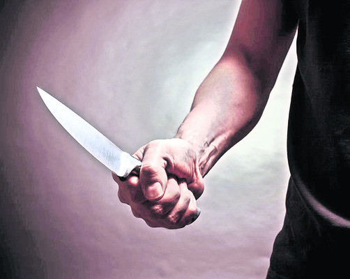 తల్లి కళ్లెదుటే.. రౌడీ నరికివేత 1