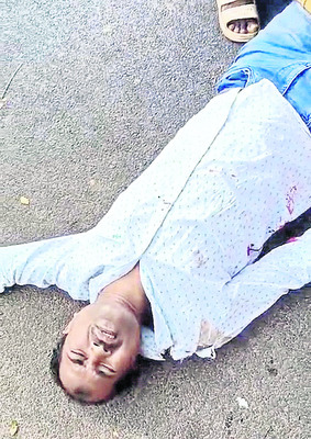 రోడ్డు ప్రమాదంలో   నలుగురికి తీవ్రగాయాలు 3