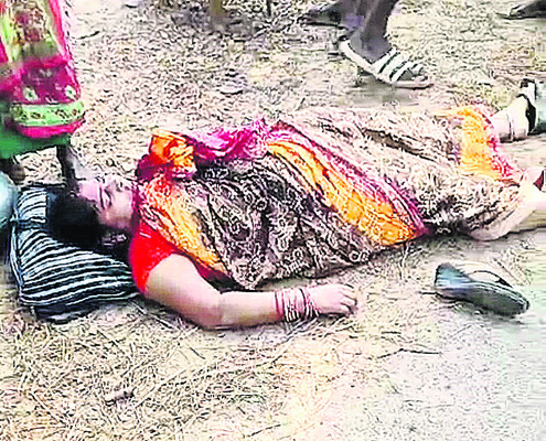 రోడ్డు ప్రమాదంలో   నలుగురికి తీవ్రగాయాలు 4