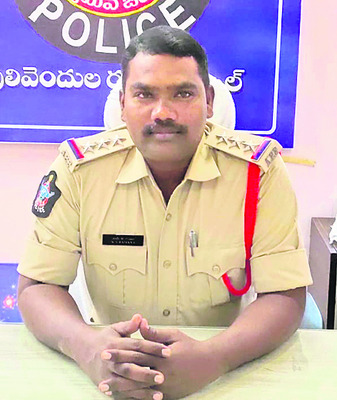 పులివెందుల డీఎస్పీ, సీఐలపై చర్యలు తీసుకోండి1