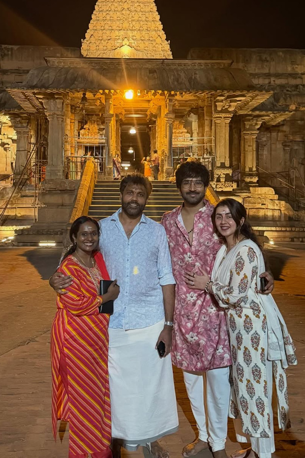 Actor Aadhi Pinisetty And Nikkigalrani couple visited Kumbakonam And Thanjavur temples PHotos11