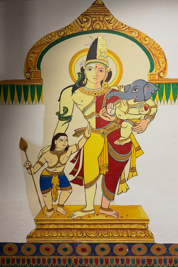 Actor Aadhi Pinisetty And Nikkigalrani couple visited Kumbakonam And Thanjavur temples PHotos15