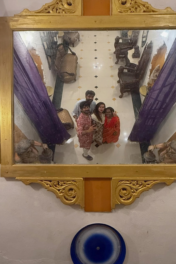 Actor Aadhi Pinisetty And Nikkigalrani couple visited Kumbakonam And Thanjavur temples PHotos19