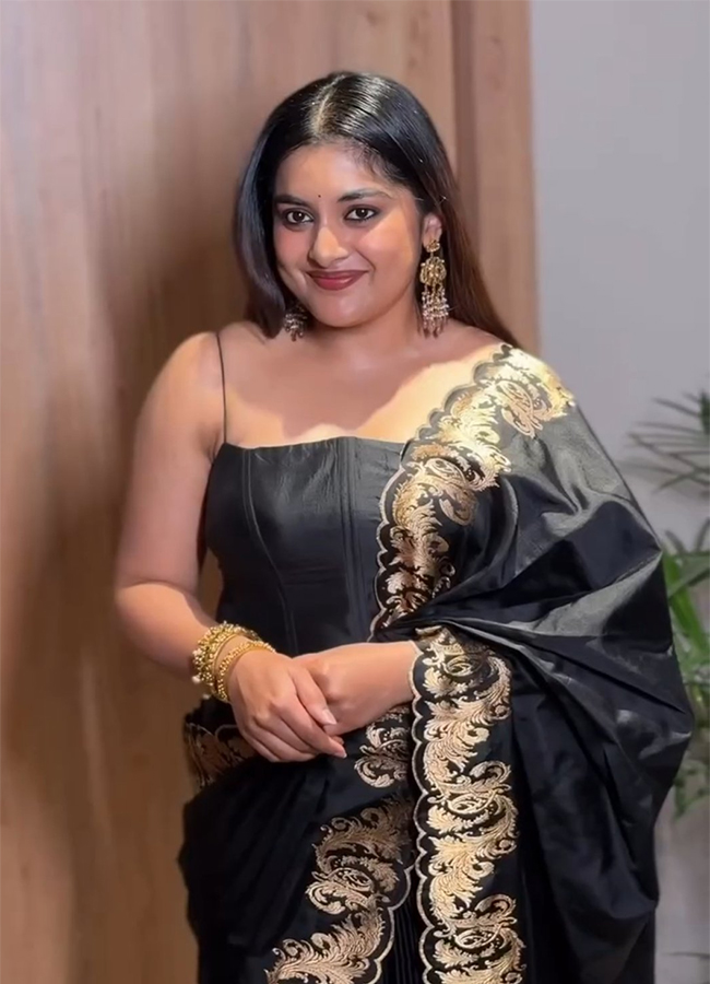 Actress Nivetha Thomas New Look HD Photos12