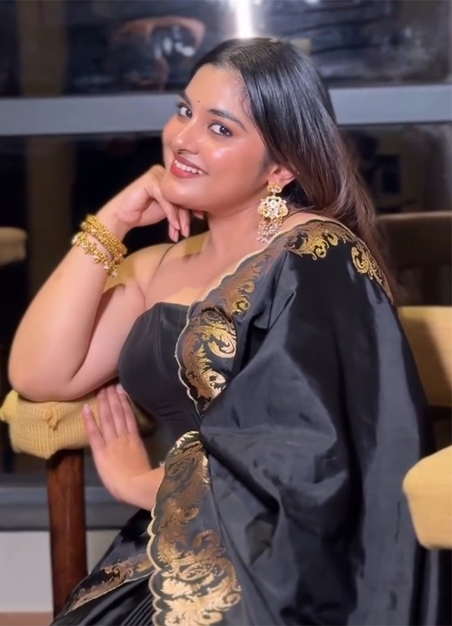 Actress Nivetha Thomas New Look HD Photos14