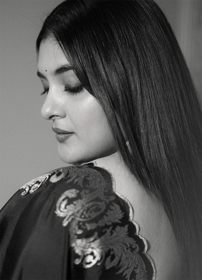 Actress Nivetha Thomas New Look HD Photos7