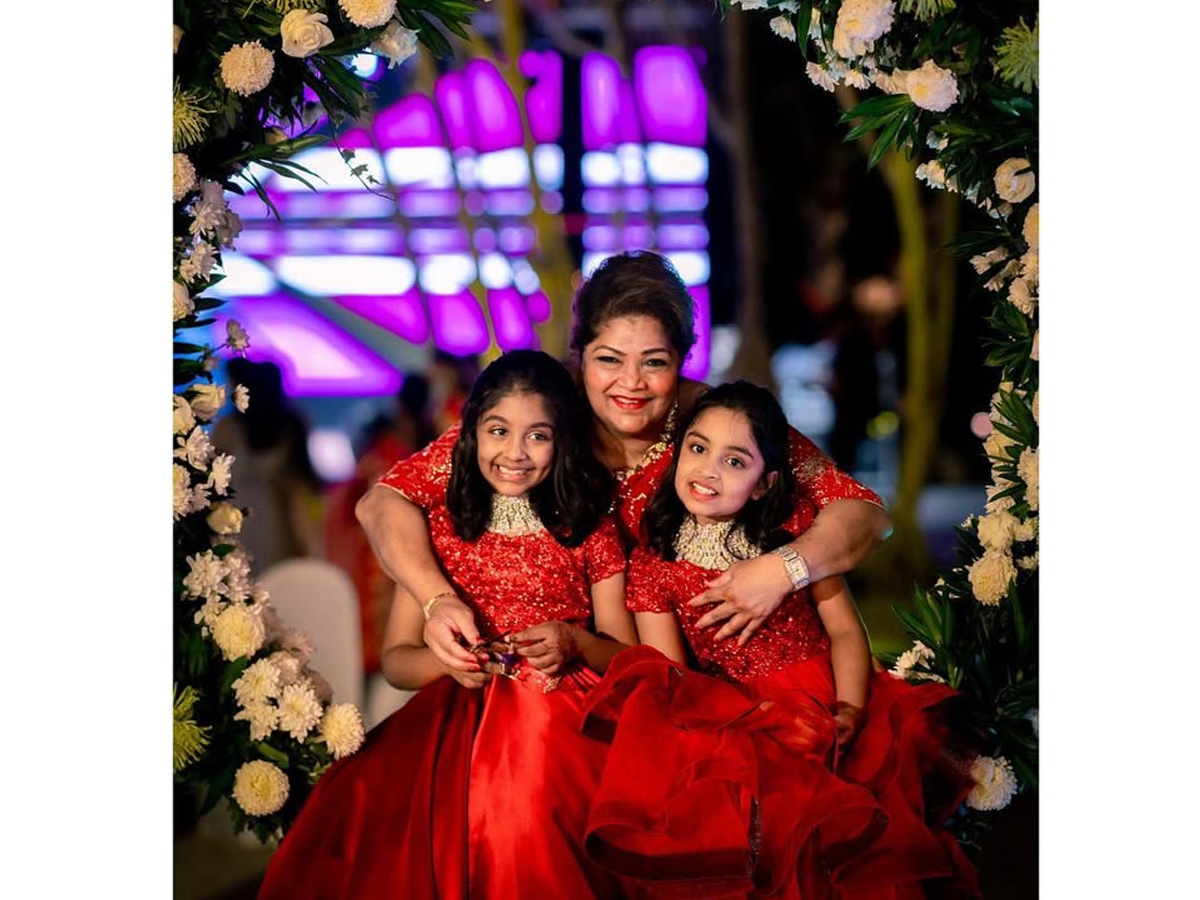 Vishnu Manchu wife Viranica Birthday wishes to Her mother with beautiful Photos11