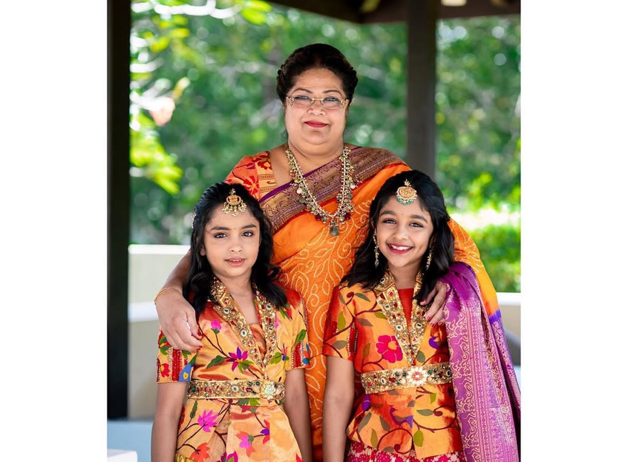 Vishnu Manchu wife Viranica Birthday wishes to Her mother with beautiful Photos12