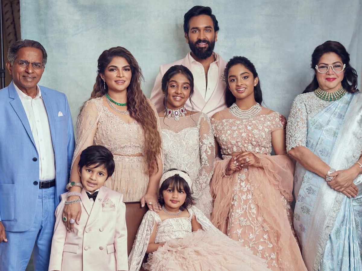 Vishnu Manchu wife Viranica Birthday wishes to Her mother with beautiful Photos13