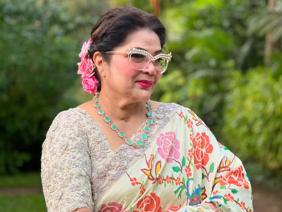 Vishnu Manchu wife Viranica Birthday wishes to Her mother with beautiful Photos14