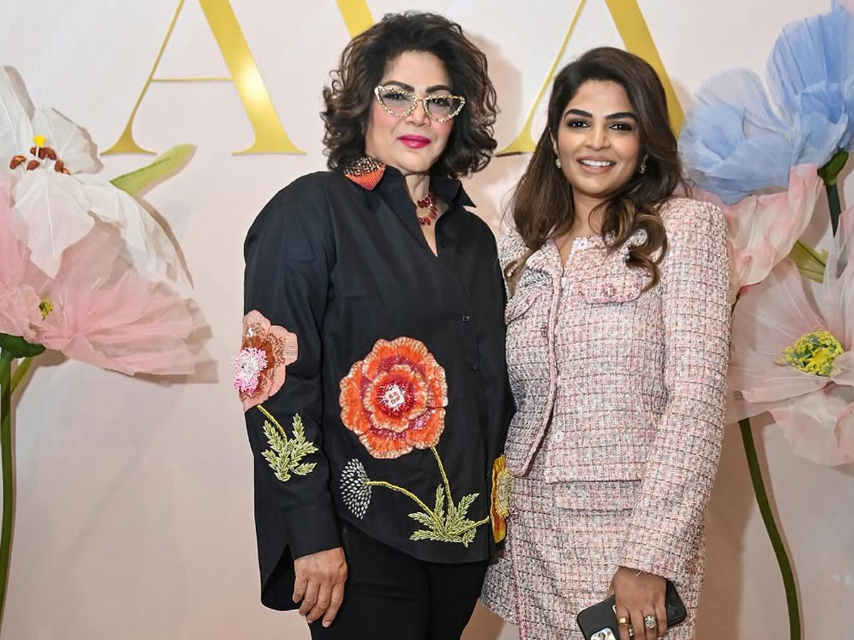 Vishnu Manchu wife Viranica Birthday wishes to Her mother with beautiful Photos15