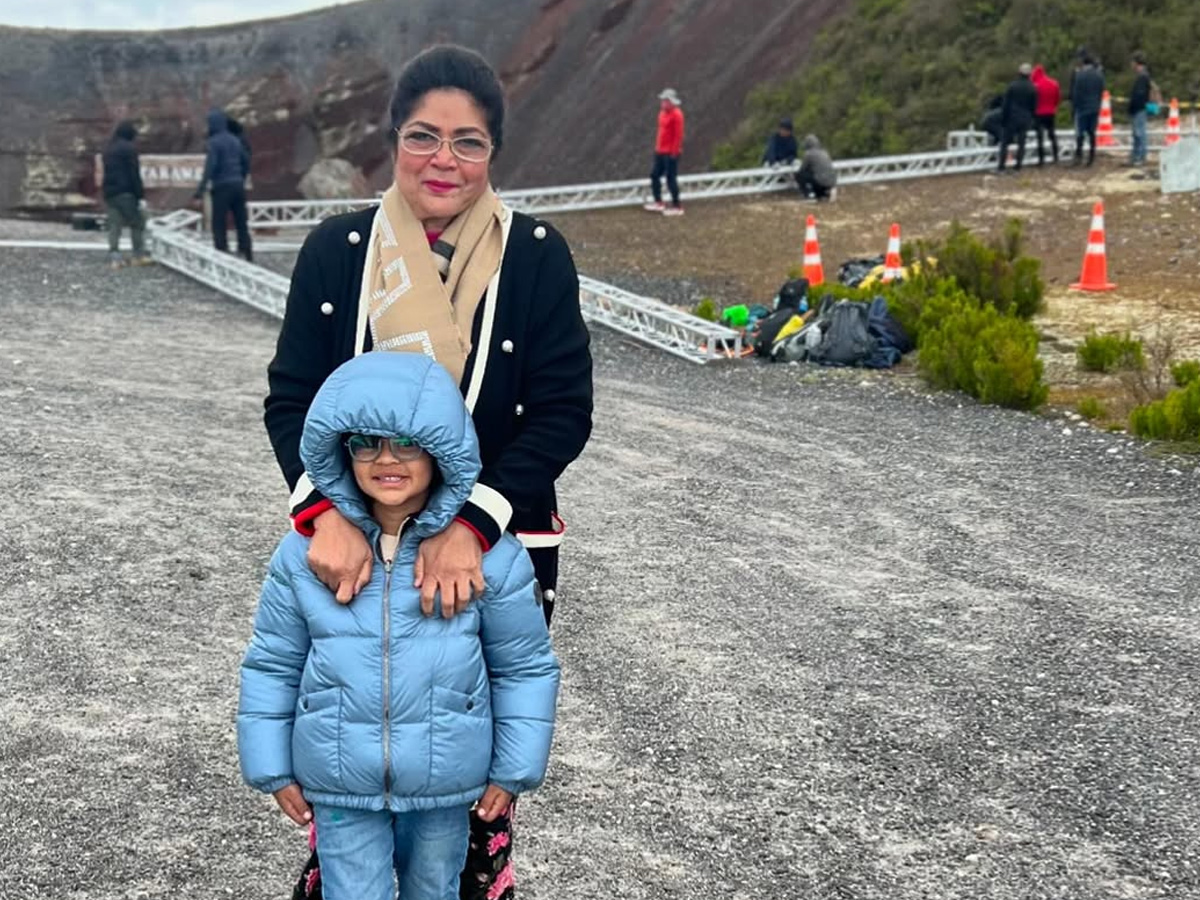 Vishnu Manchu wife Viranica Birthday wishes to Her mother with beautiful Photos17