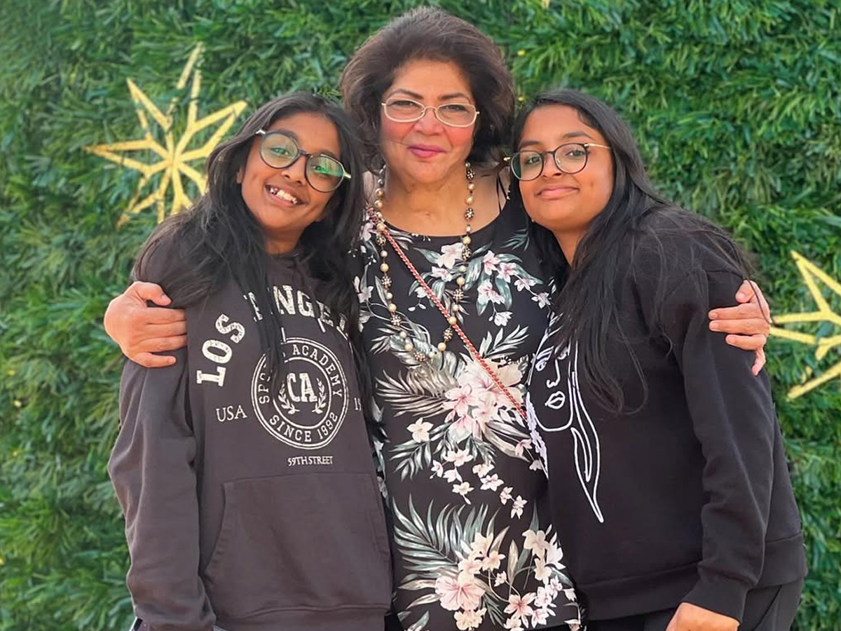 Vishnu Manchu wife Viranica Birthday wishes to Her mother with beautiful Photos18