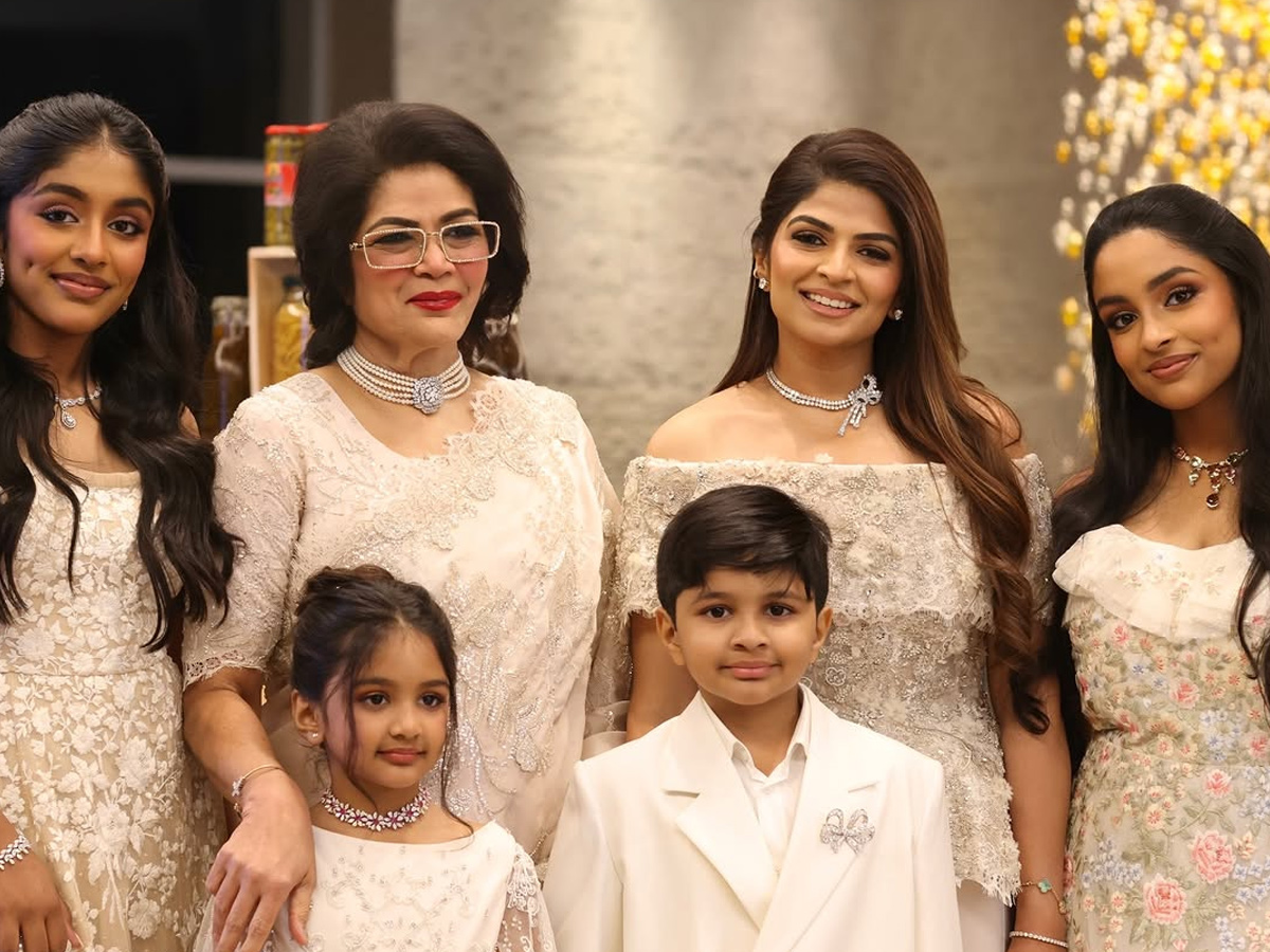 Vishnu Manchu wife Viranica Birthday wishes to Her mother with beautiful Photos4