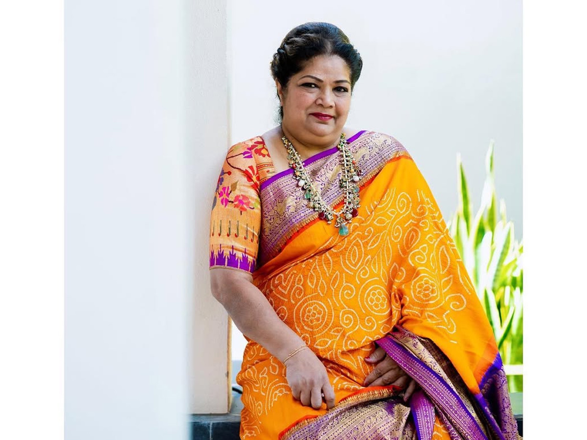 Vishnu Manchu wife Viranica Birthday wishes to Her mother with beautiful Photos7