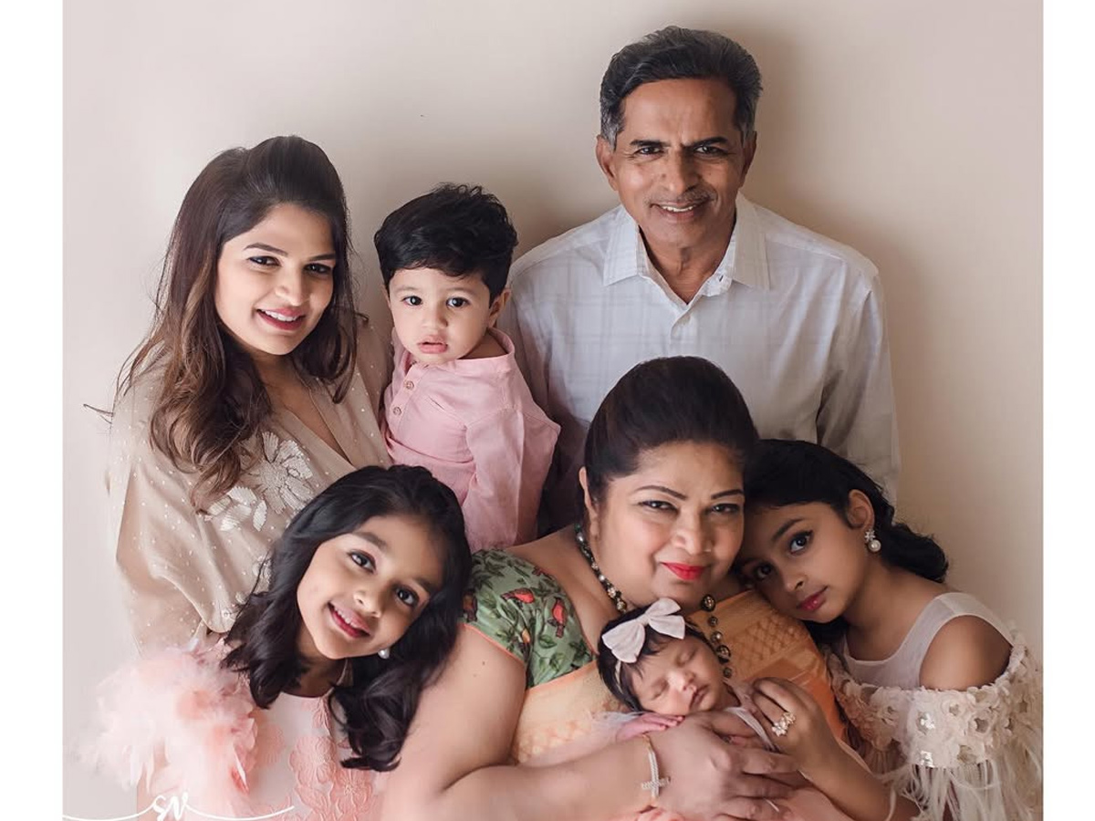 Vishnu Manchu wife Viranica Birthday wishes to Her mother with beautiful Photos9