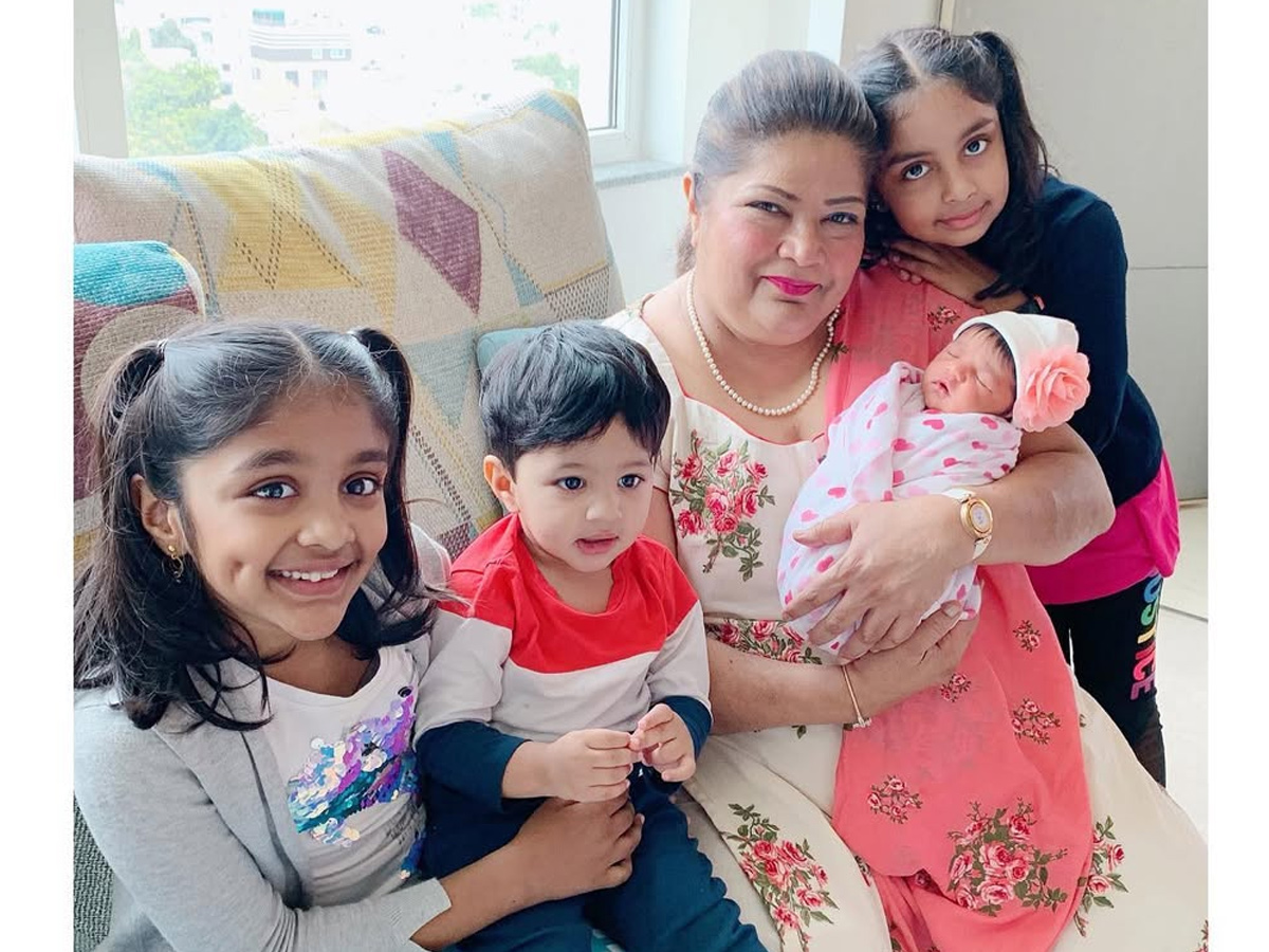 Vishnu Manchu wife Viranica Birthday wishes to Her mother with beautiful Photos10